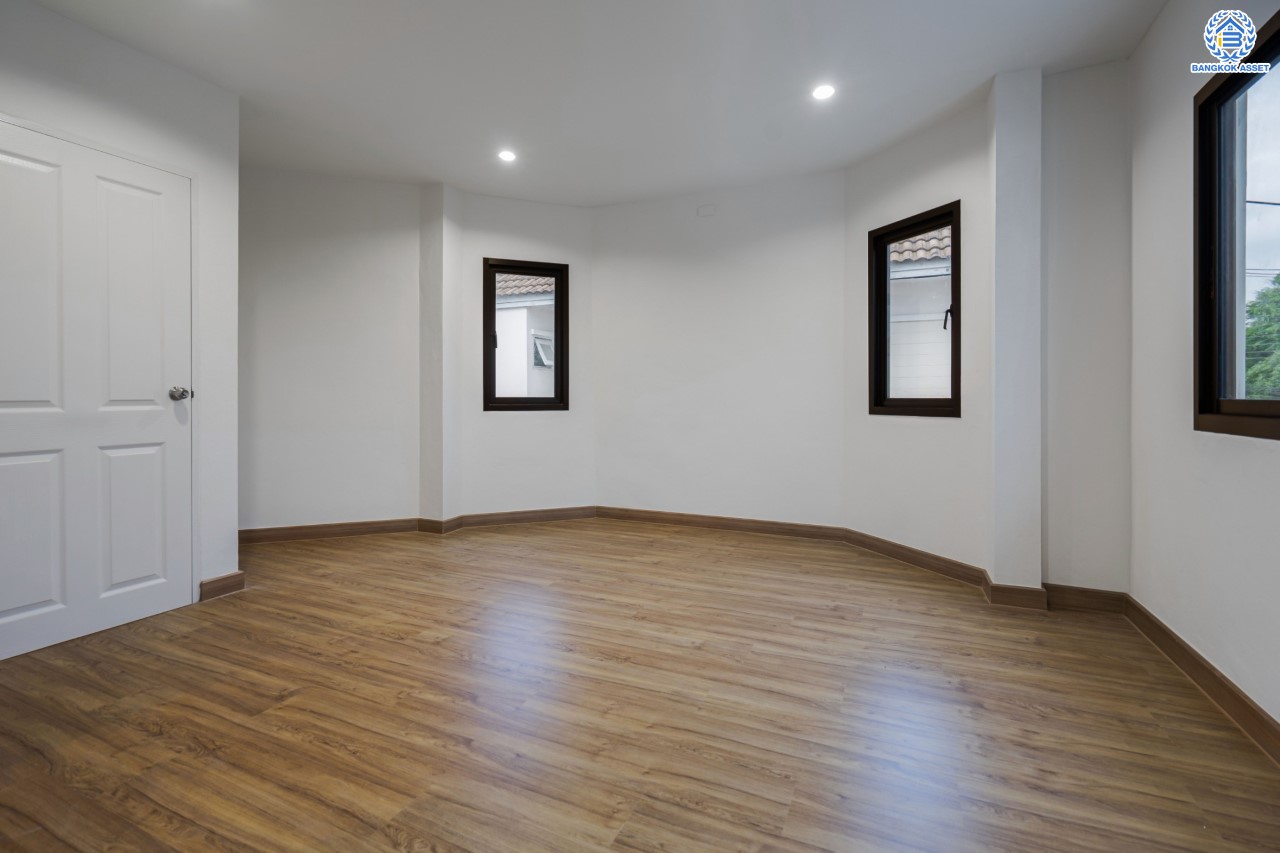 บ้านมือสองตกแต่งใหม่ ม.เศรณีลากูน วัดลาดปลาดุก ตอบโจทย์ทุกการใช้ชีวิต เนื้อที่ 50 ตร.ว. ฟังก์ชัน 3 ห้องนอน 3 ห้องน้ำ ทำเลเดินทางง่าย สะดวกสบายใกล้รถไฟฟ้าสายสีม่วง "สถานีคลองบางไผ่", ทางด่วน "กาญจนาภิเษก" และห้างสรรพสินค้าเซ็นทรัลเวสต์เกต